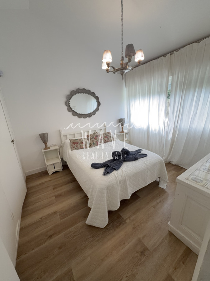 Casa ID.5473 - Venta de casa de 5 dormitorios en El Golf, Punta del Este