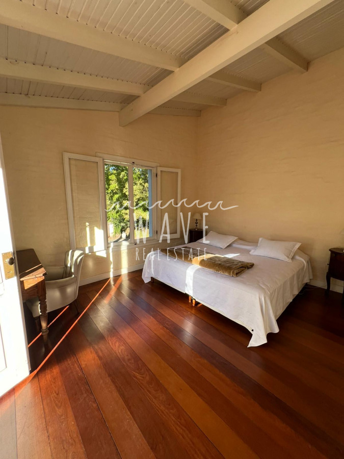 Casa ID.4376 - Alquiler de Verano, Casa con 5 dormitorios en Rincón del indio con piscina 4 mil mts de jardín 