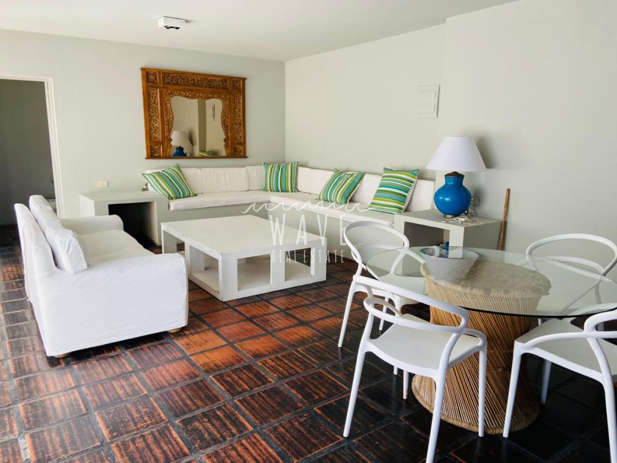 Casa ID.1688 - Venta de Espectacular Casa en Venta San Rafael casi Golf 3 suites más dependencia y piscina
