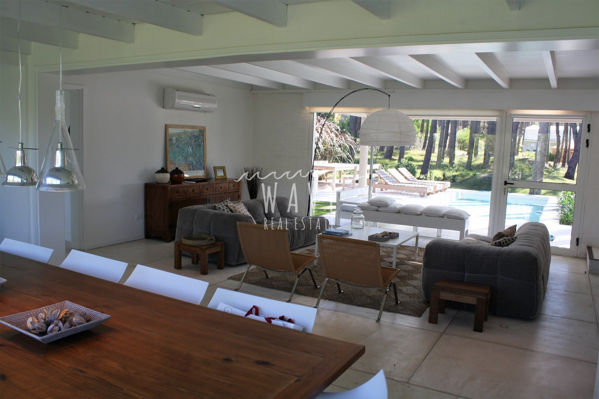 Casa ID.769 - Alquiler temporal de verano, casa de 5 dormitorios en Manantiales, Club de Campo Laguna Blanca