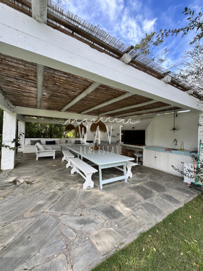 Casa ID.5473 - Venta de casa de 5 dormitorios en El Golf, Punta del Este