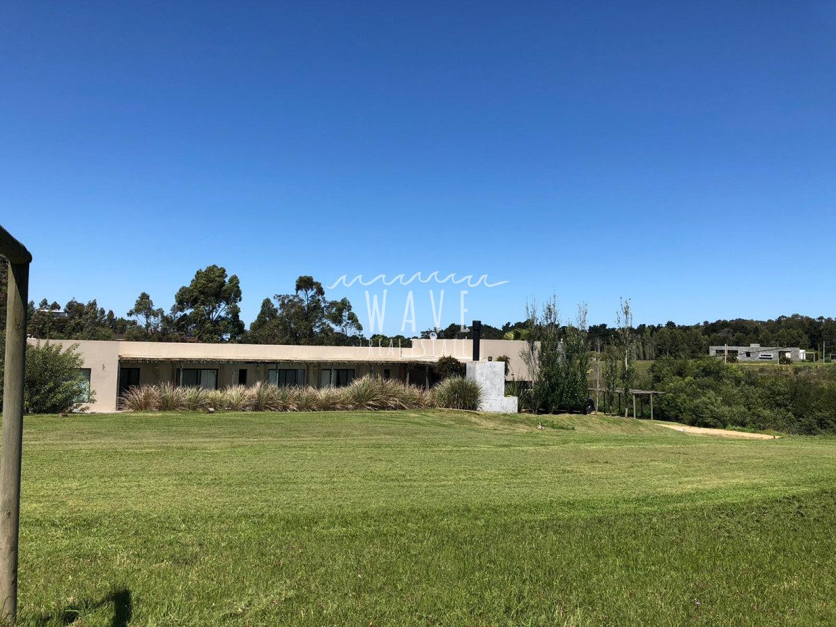 Casa ID.872 - CONFORTABLE CASA EN BARRIO CON SEGURIDAD A METROS DEL MAR. 