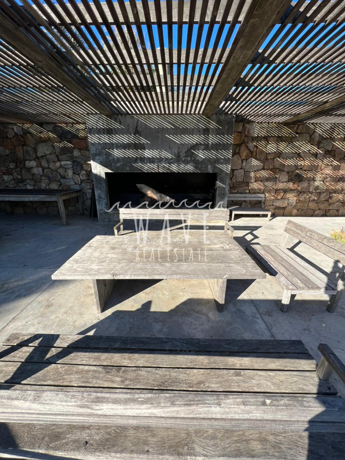 Casa ID.3946 - Casa en alquiler con 3 suites y casa de huespedes frente al mar, en El Chorro. 