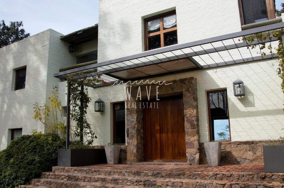 Casa ID.1218 - Alquiler Temporal de Moderna y Confortable casa de 5 dormitorios a pasos del Mar en La Barra, Punta del Este.