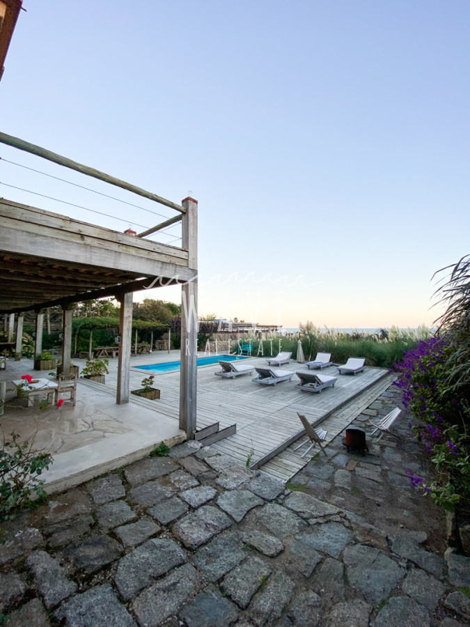 Casa ID.5179 - Venta de casa de 5 dormitorios en Punta Piedras, Manantiales
