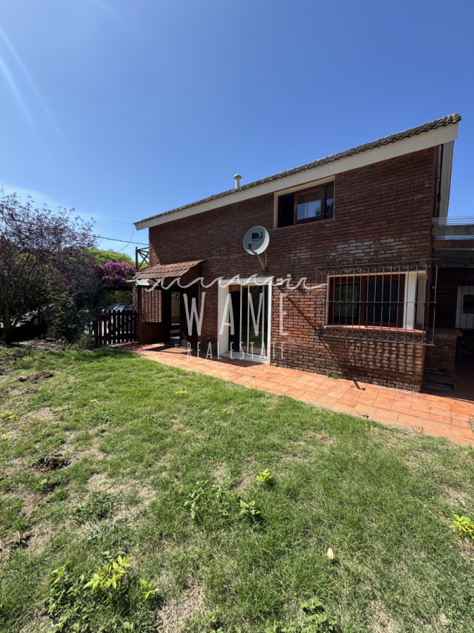 Casa ID.4809 - Maldonado, Casa en Alquiler Anual zona colegios. 2 dormitorios.