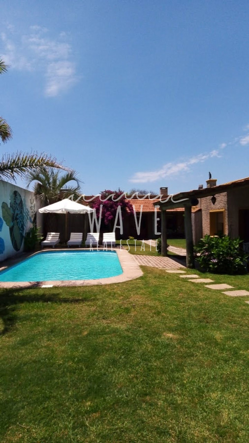 Casa ID.1514 - Manantiales, muy cerca de la playa y a pasos del centro comercial.