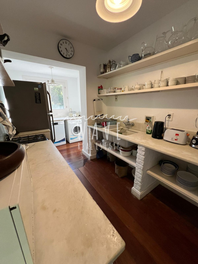 Casa ID.4376 - Alquiler de Verano, Casa con 5 dormitorios en Rincón del indio con piscina 4 mil mts de jardín 