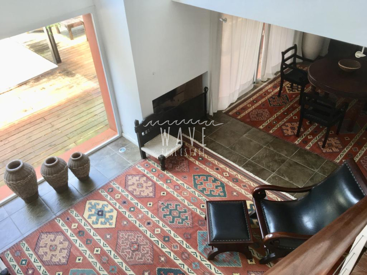 Casa ID.991 - Manantiales, Laguna Blanca, 5 dormitorios y dependencia.