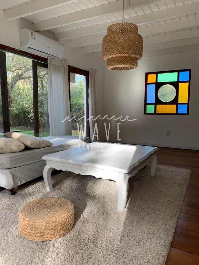 Casa ID.4716 - Venta de casa en El Tesoro,4 dormitorios y piscina.