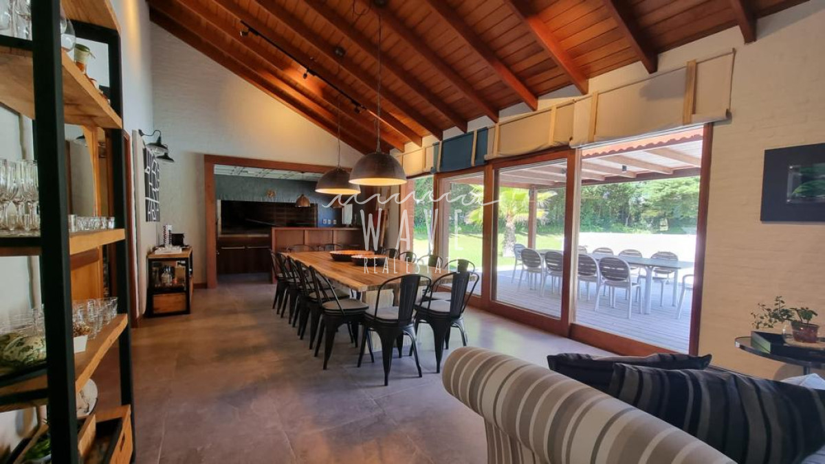 Casa ID.1500 - Exclusiva casa en Beverly Hills. 4 dormitorios. Piscina.