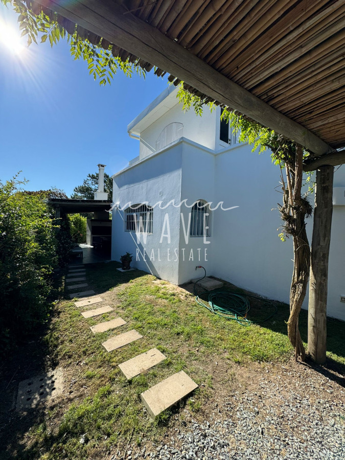 Casa ID.4582 - La Barra, zona Palmas de La Barra, muy cerca del centro comercial, 2 dormitorios, parrillero.