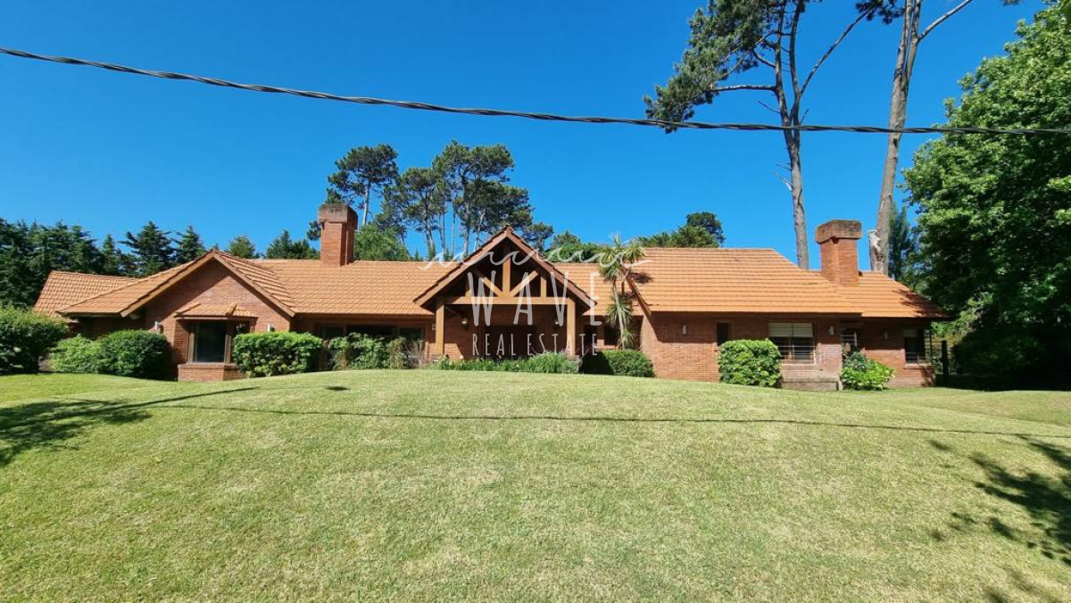 Casa ID.1500 - Exclusiva casa en Beverly Hills. 4 dormitorios. Piscina.