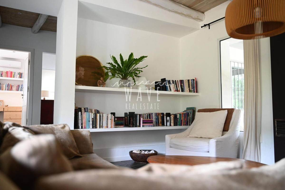 Casa ID.4664 - La Barra, a 5 minutos de todo, en entorno de chacras, 4 dormitorios, piscina, gran jardín.