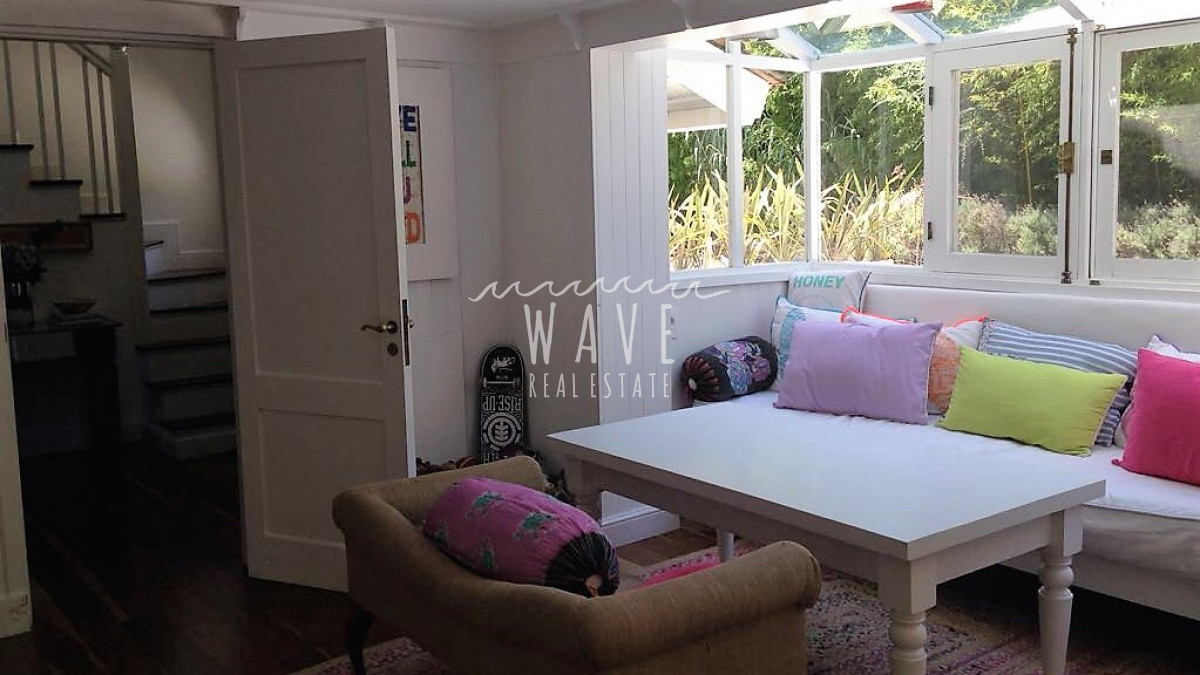 Casa ID.1019 - ELEGANTE Y SOLIDA DENTRO DE UN JARDIN ANOSO