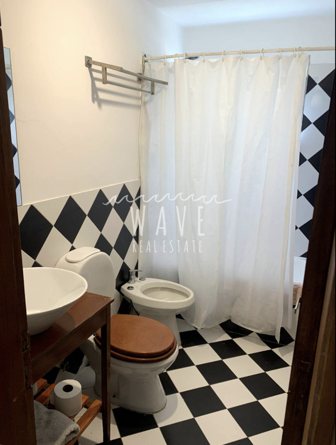 Casa ID.4716 - Venta de casa en El Tesoro,4 dormitorios y piscina.