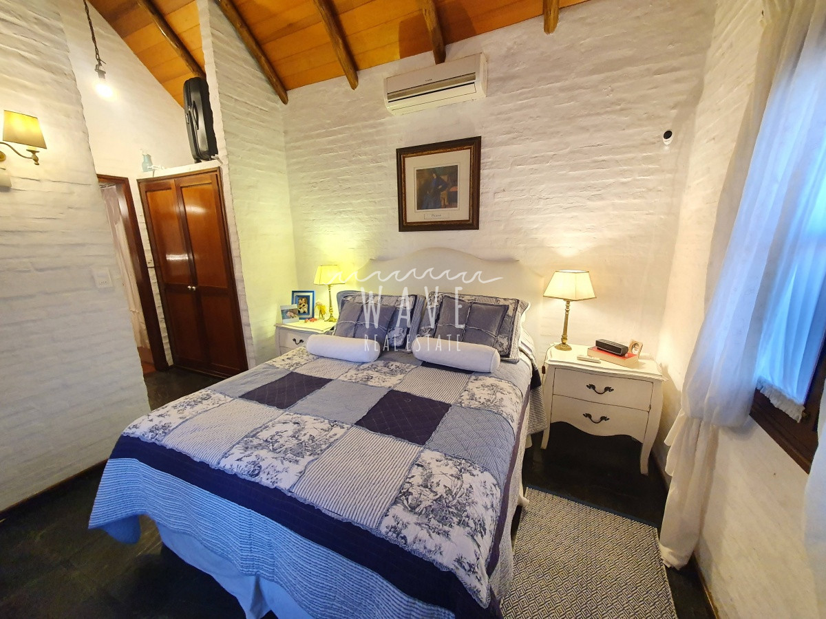 Casa ID.11 - Casa de 2 dormitorios + oficina + dormitorio de servicio a 150 mts del Mar en Playa Brava