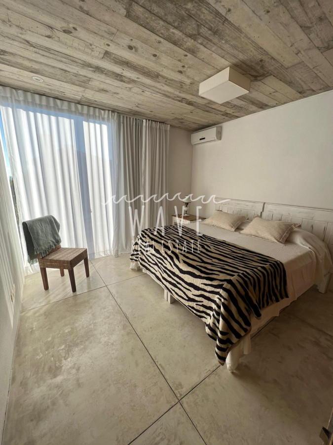 Casa ID.3946 - Casa en alquiler con 3 suites y casa de huespedes frente al mar, en El Chorro. 