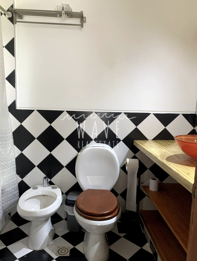 Casa ID.4716 - Venta de casa en El Tesoro,4 dormitorios y piscina.