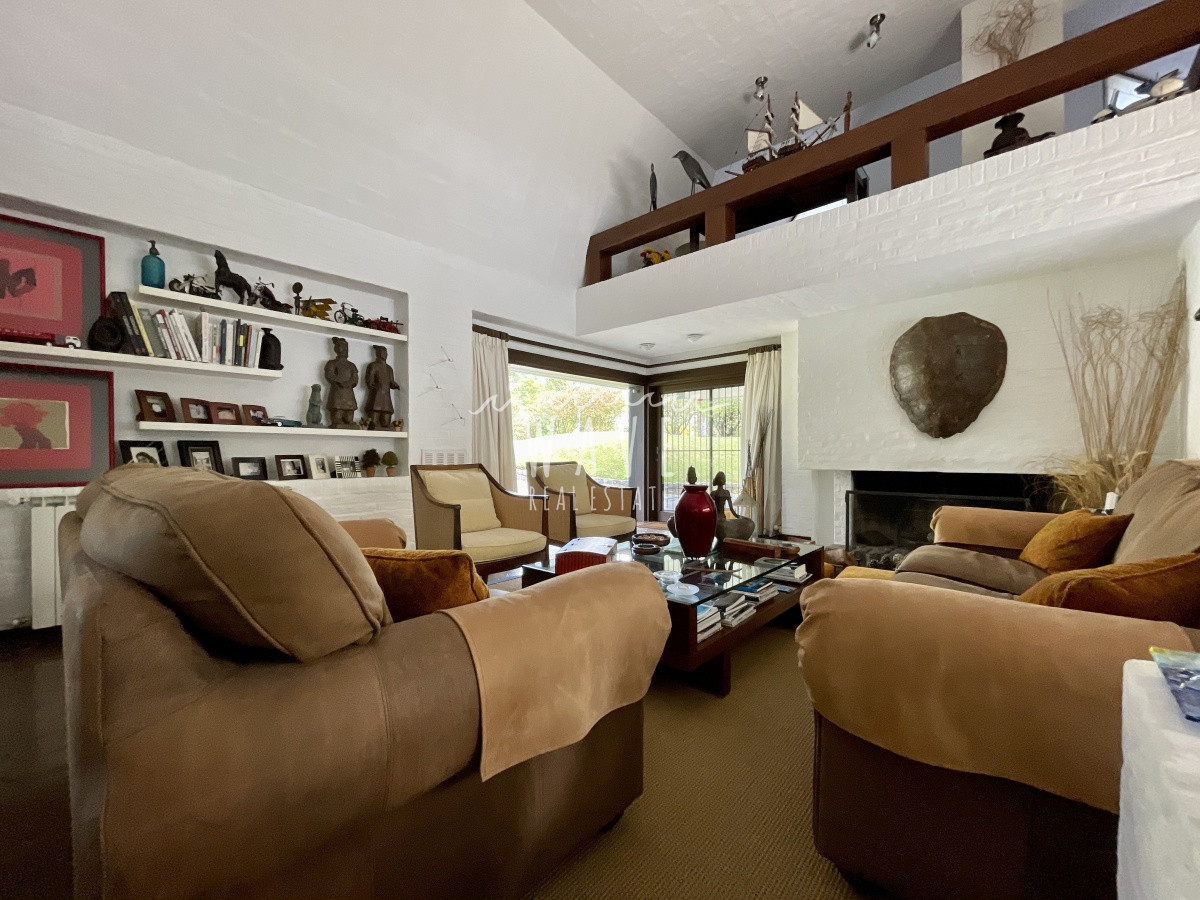 Casa ID.1562 - VENTA- MAGNIFICO CHALET EN ZONA GOLF- PUNTA DEL ESTE