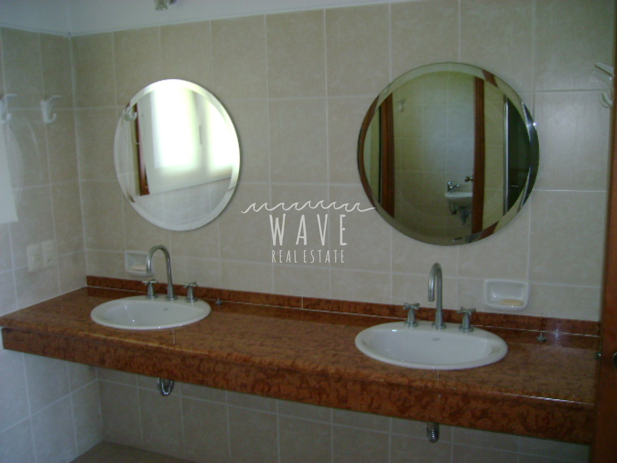 Casa ID.749 - CAPACIDAD Y PRIVACIDAD EN EL CORAZÓN DE LA BARRA