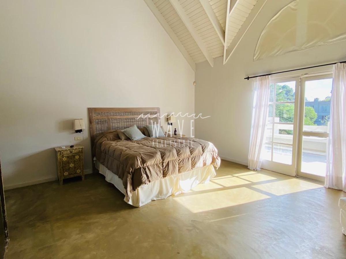Casa ID.1688 - Venta de Espectacular Casa en Venta San Rafael casi Golf 3 suites más dependencia y piscina
