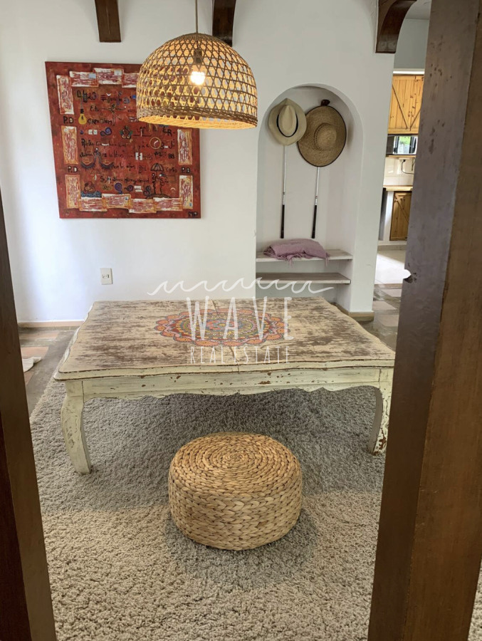 Casa ID.4716 - Venta de casa en El Tesoro,4 dormitorios y piscina.