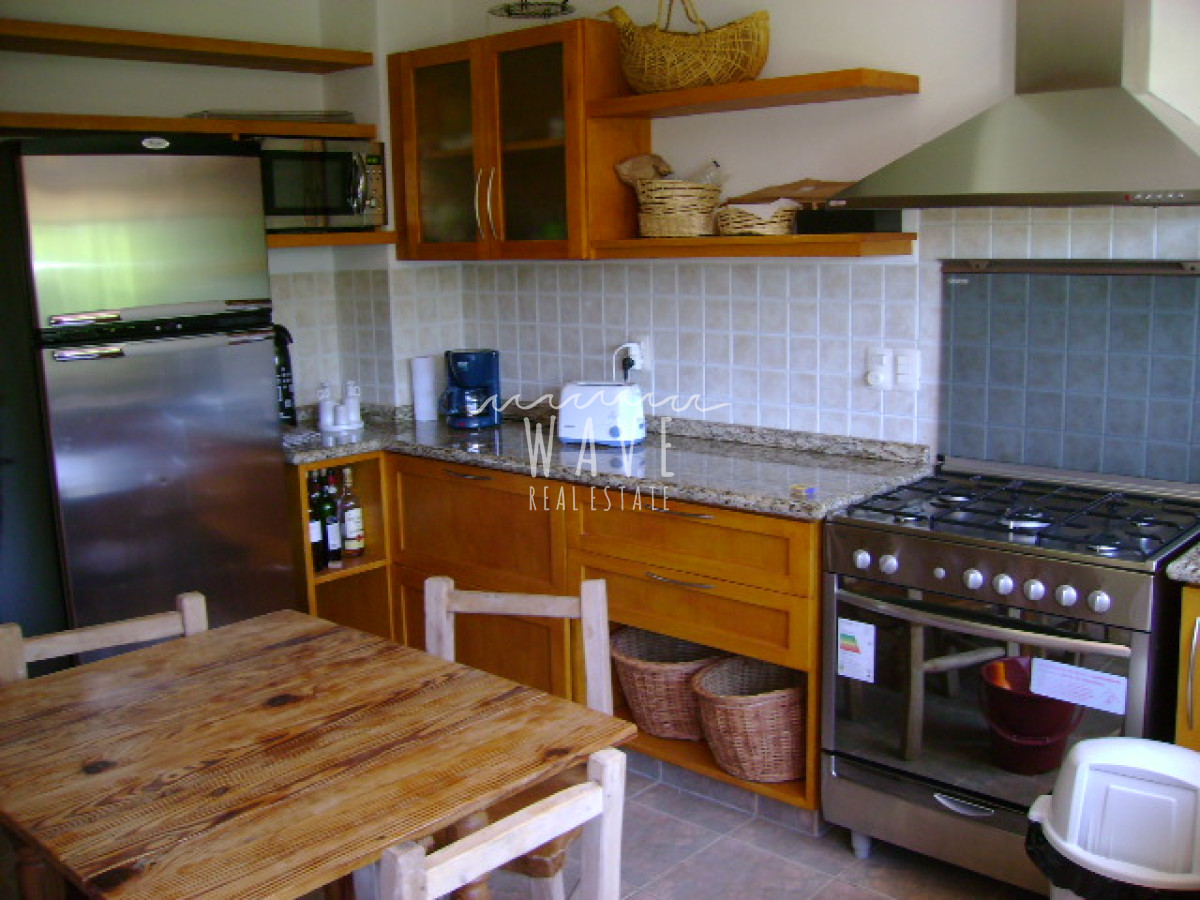 Casa ID.749 - CAPACIDAD Y PRIVACIDAD EN EL CORAZÓN DE LA BARRA