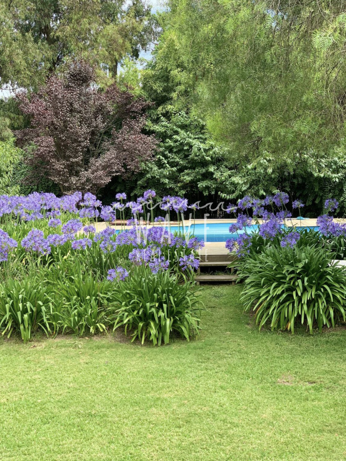 Casa ID.4716 - Venta de casa en El Tesoro,4 dormitorios y piscina.