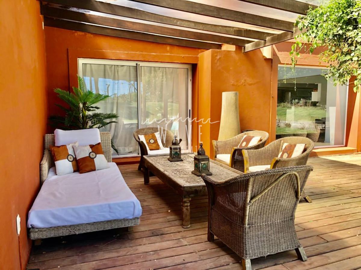 Casa ID.991 - Manantiales, Laguna Blanca, 5 dormitorios y dependencia.