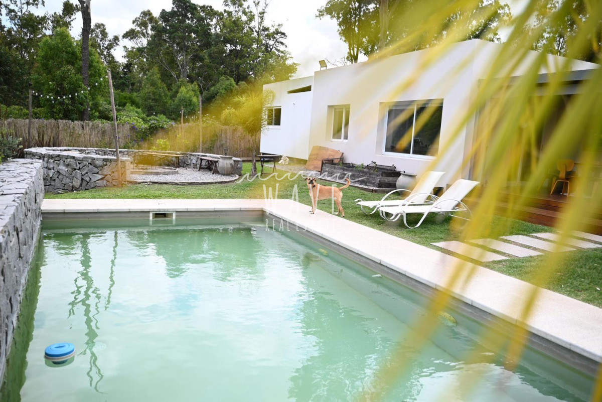 Casa ID.4664 - La Barra, a 5 minutos de todo, en entorno de chacras, 4 dormitorios, piscina, gran jardín.