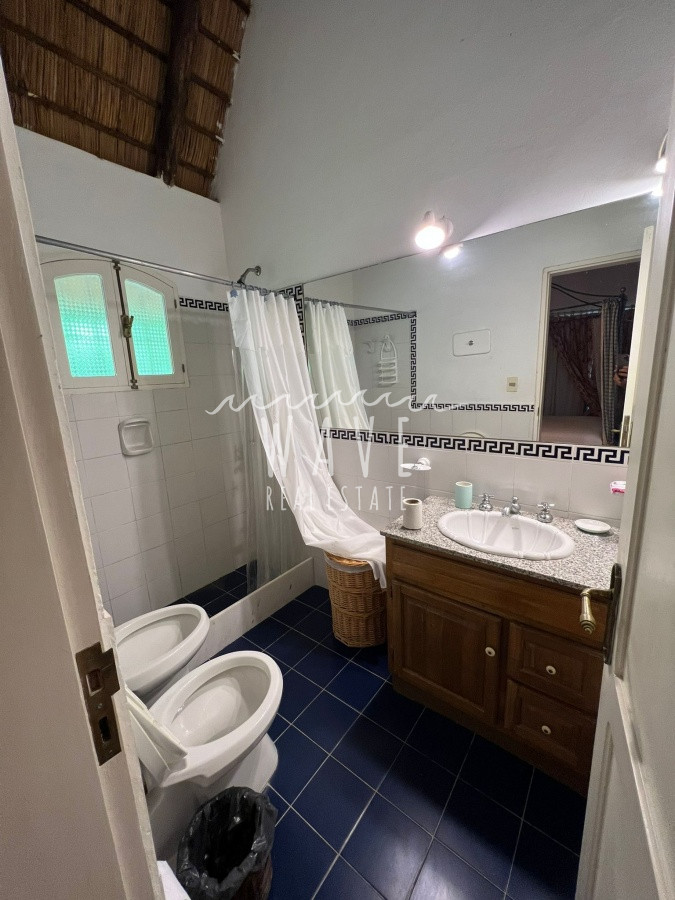 Casa ID.892 - Casa en Alquiler temporal , con 2 dormitorios en La Barra , además jardín y parrillero 