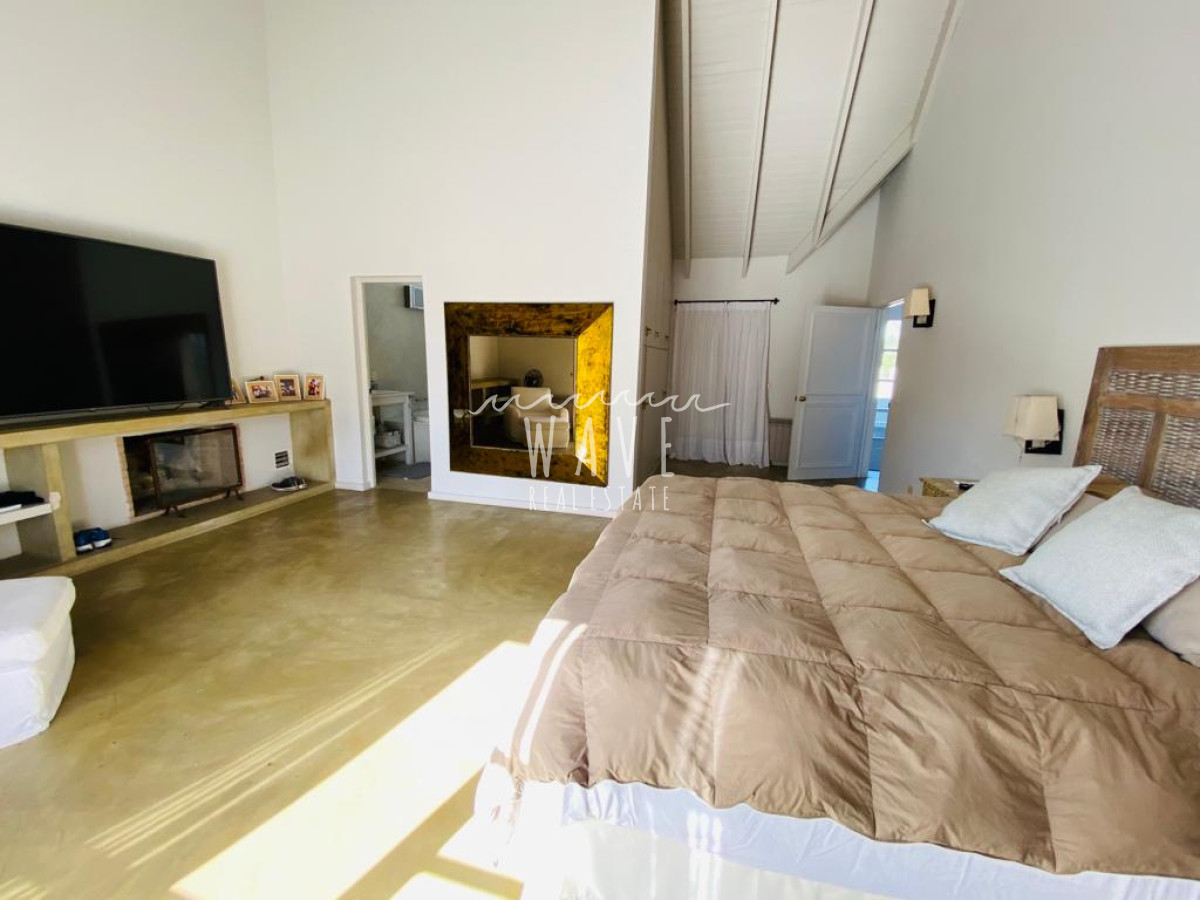 Casa ID.1688 - Venta de Espectacular Casa en Venta San Rafael casi Golf 3 suites más dependencia y piscina