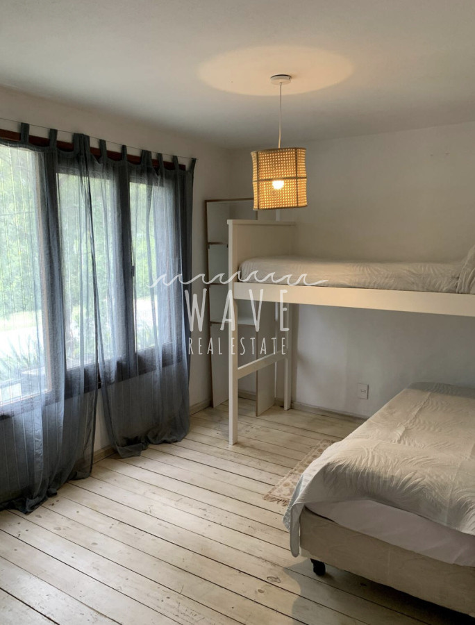 Casa ID.4716 - Venta de casa en El Tesoro,4 dormitorios y piscina.