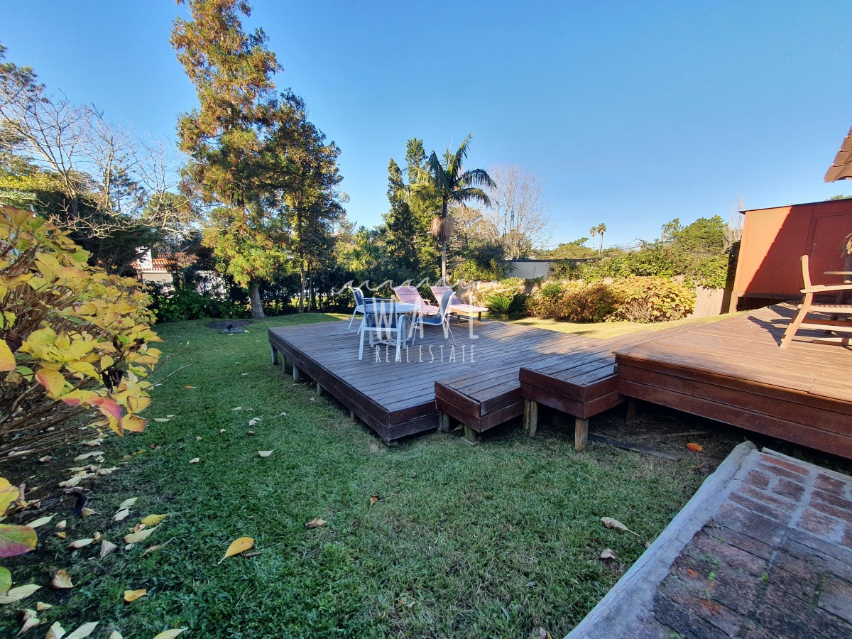 Casa ID.11 - Casa de 2 dormitorios + oficina + dormitorio de servicio a 150 mts del Mar en Playa Brava