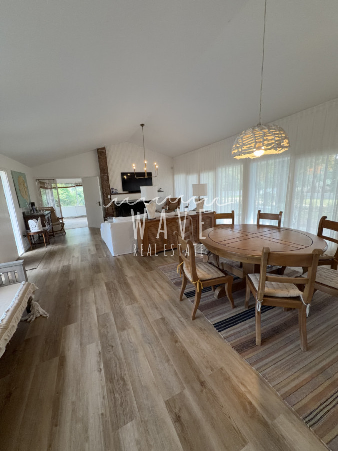 Casa ID.5473 - Venta de casa de 5 dormitorios en El Golf, Punta del Este
