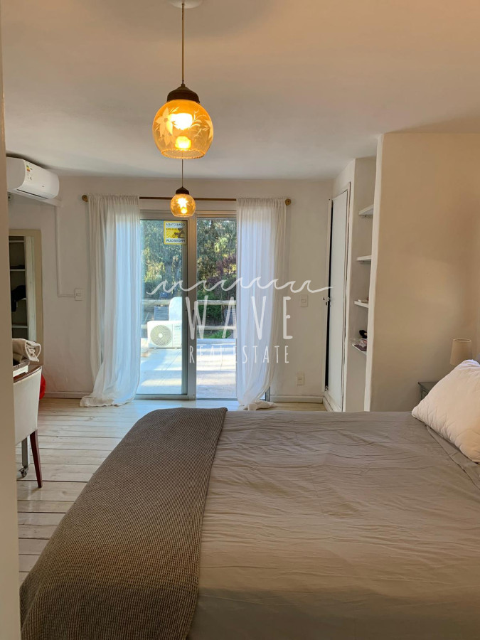 Casa ID.4716 - Venta de casa en El Tesoro,4 dormitorios y piscina.