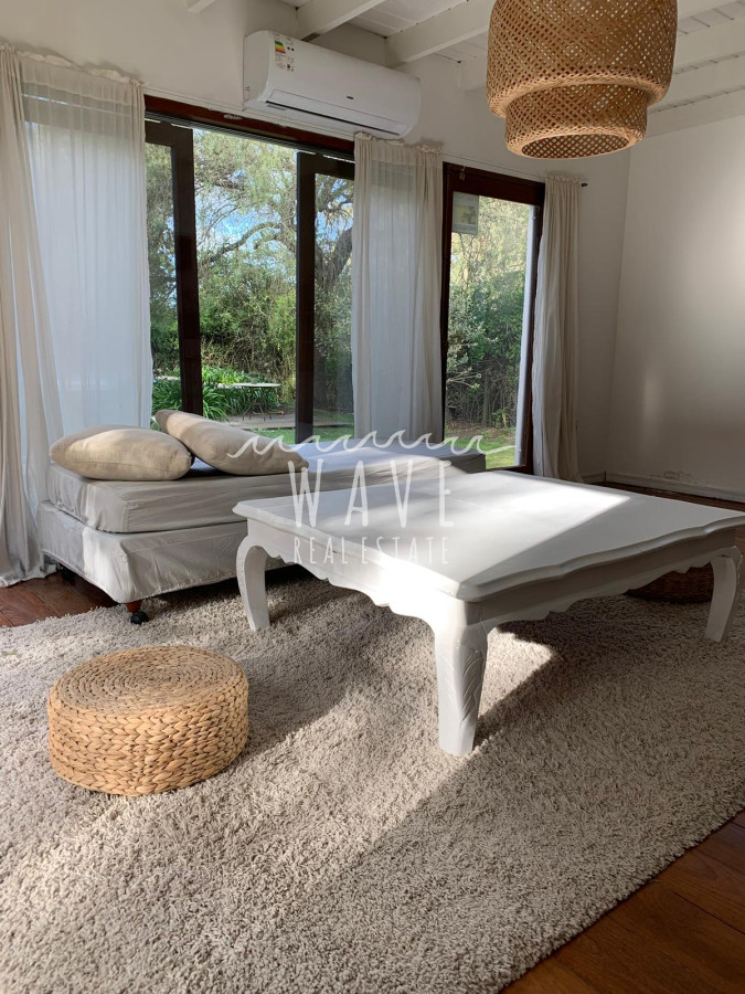 Casa ID.4716 - Venta de casa en El Tesoro,4 dormitorios y piscina.