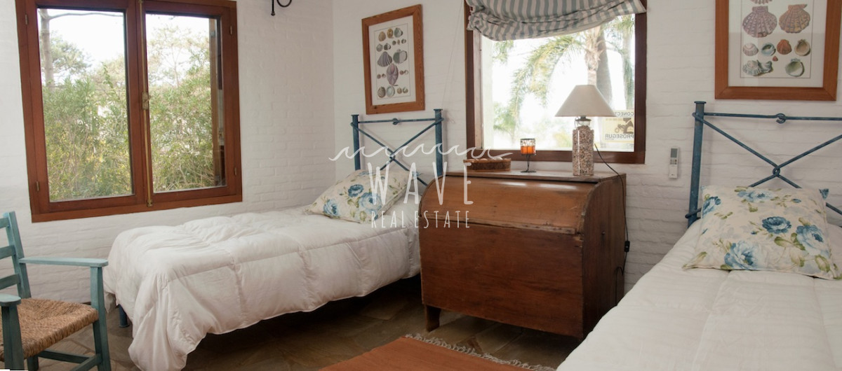 Casa ID.1218 - Alquiler Temporal de Moderna y Confortable casa de 5 dormitorios a pasos del Mar en La Barra, Punta del Este.