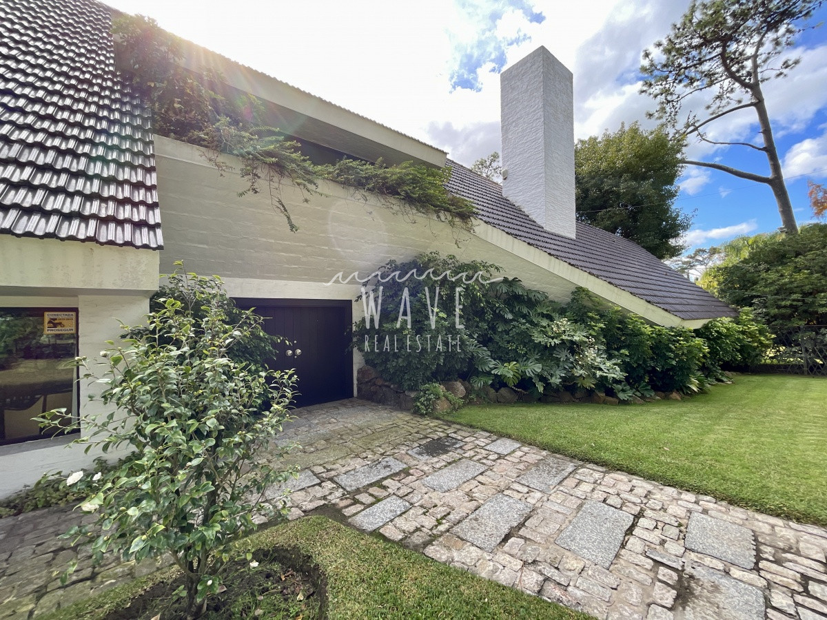 Casa ID.1562 - VENTA- MAGNIFICO CHALET EN ZONA GOLF- PUNTA DEL ESTE