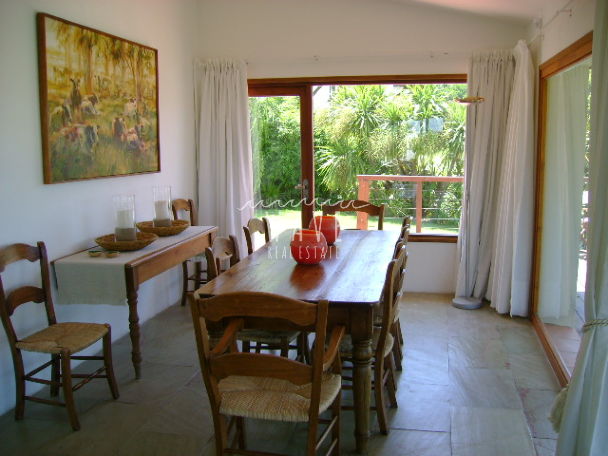 Casa ID.749 - CAPACIDAD Y PRIVACIDAD EN EL CORAZÓN DE LA BARRA