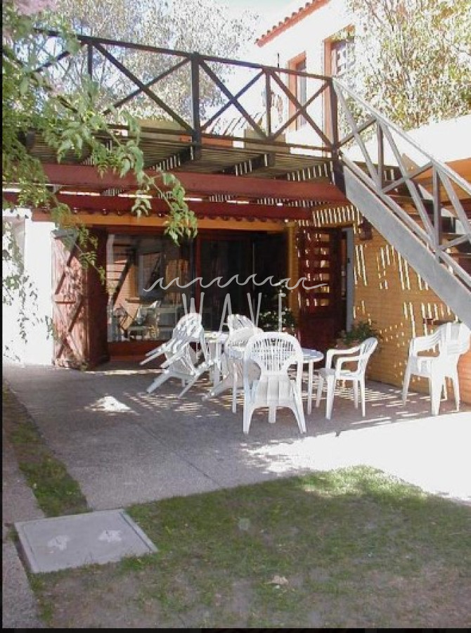 Casa ID.1127 - La Barra, 3 dormitorios, 3 baños, suite con vista al mar, céntrica. 