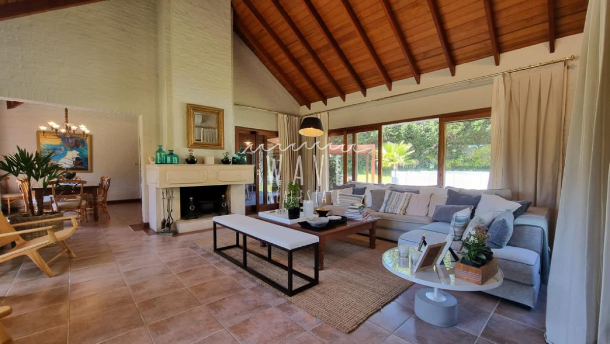 Casa ID.1500 - Exclusiva casa en Beverly Hills. 4 dormitorios. Piscina.