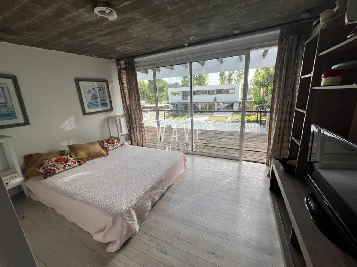 Casa ID.3971 - Venta de casa en Barrio Privado 400 m2 construidos. 
