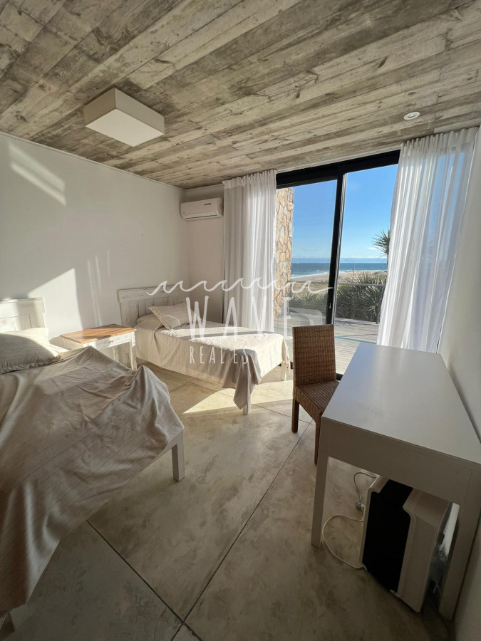 Casa ID.3946 - Casa en alquiler con 3 suites y casa de huespedes frente al mar, en El Chorro. 