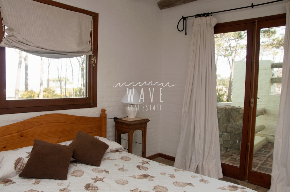 Casa ID.1218 - Alquiler Temporal de Moderna y Confortable casa de 5 dormitorios a pasos del Mar en La Barra, Punta del Este.