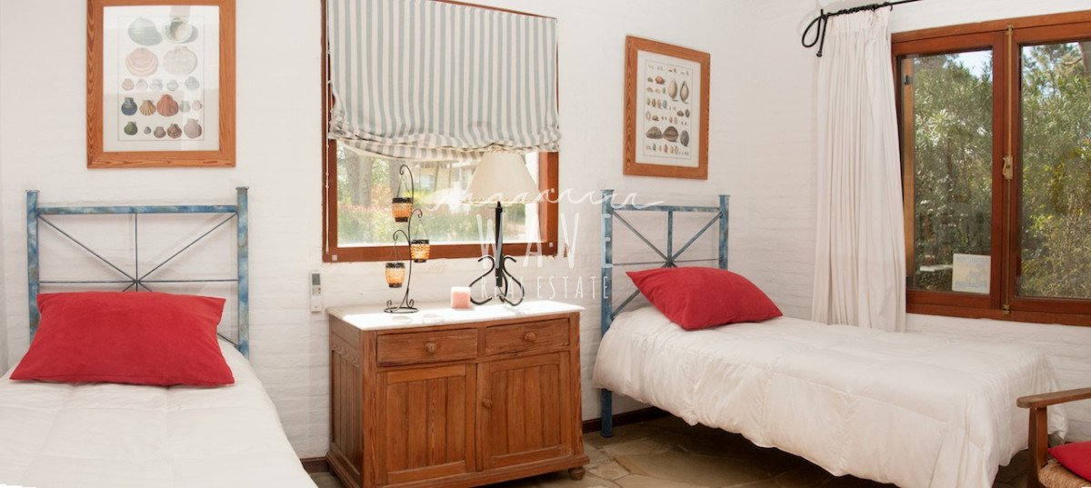 Casa ID.1218 - Alquiler Temporal de Moderna y Confortable casa de 5 dormitorios a pasos del Mar en La Barra, Punta del Este.