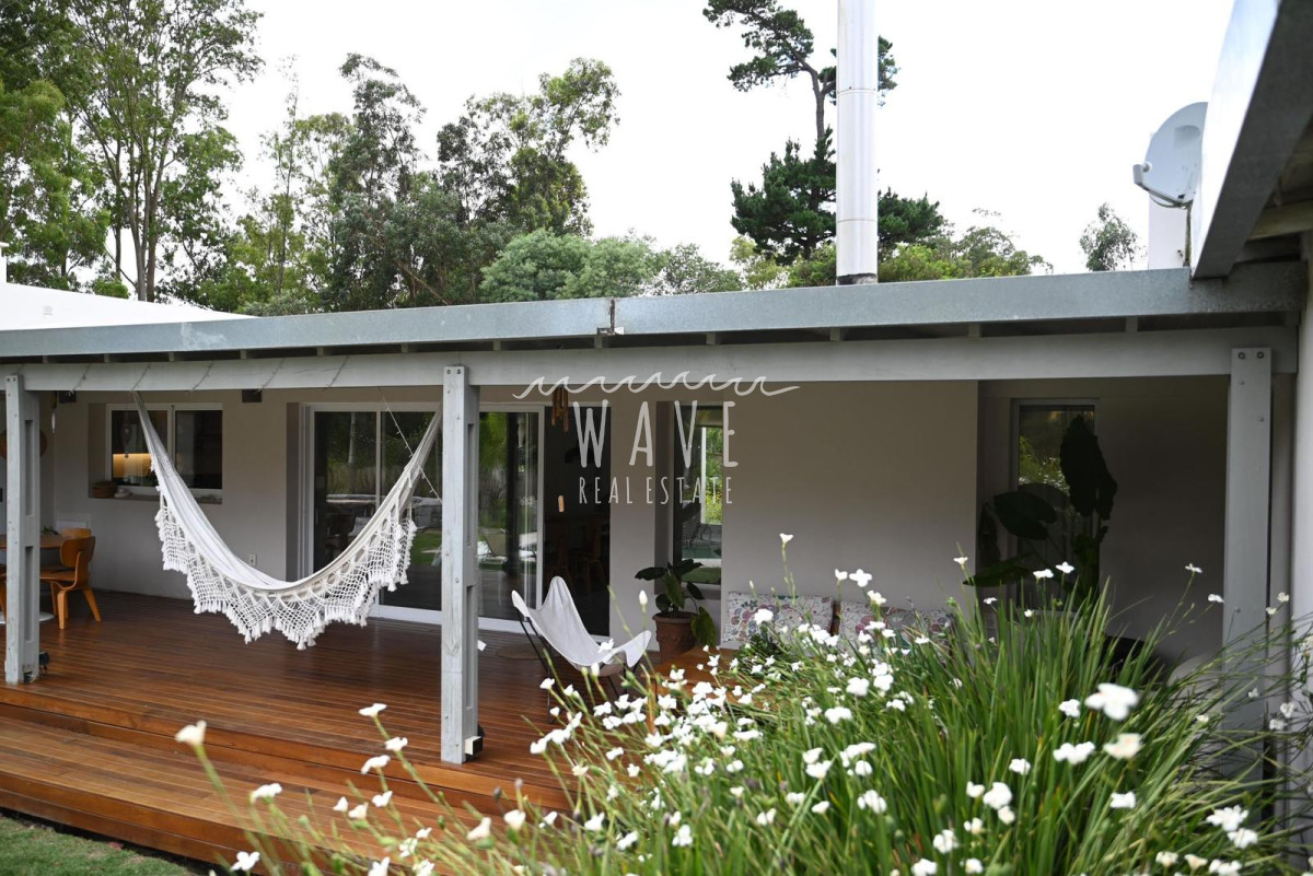 Casa ID.4664 - La Barra, a 5 minutos de todo, en entorno de chacras, 4 dormitorios, piscina, gran jardín.