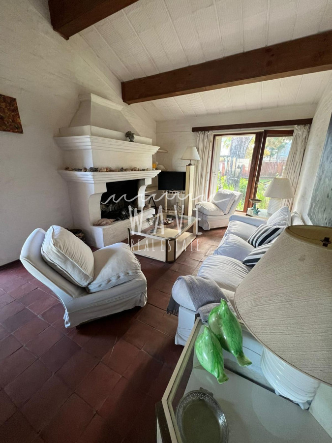 Casa ID.1127 - La Barra, 3 dormitorios, 3 baños, suite con vista al mar, céntrica. 