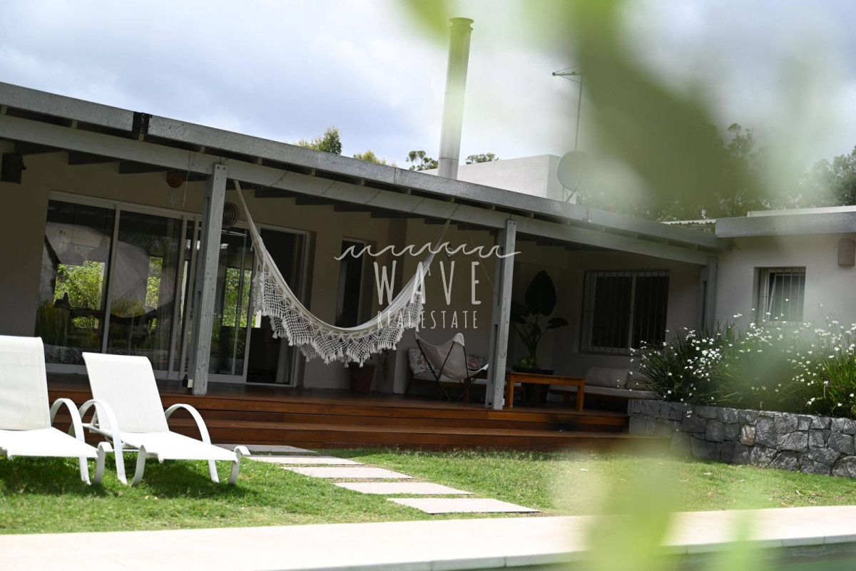 Casa ID.4664 - La Barra, a 5 minutos de todo, en entorno de chacras, 4 dormitorios, piscina, gran jardín.